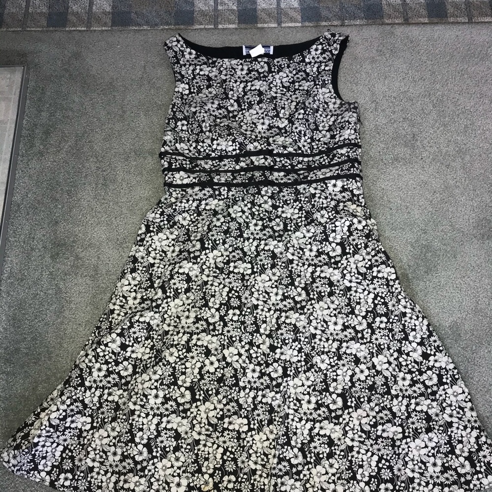 Jessica Howard black/white floral dress